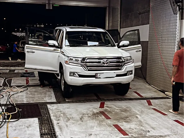 صورة 2016 تويوتا لاند كروزر VXR