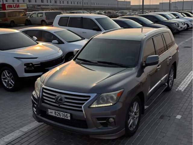 Photo of 2013 Lexus LX 570