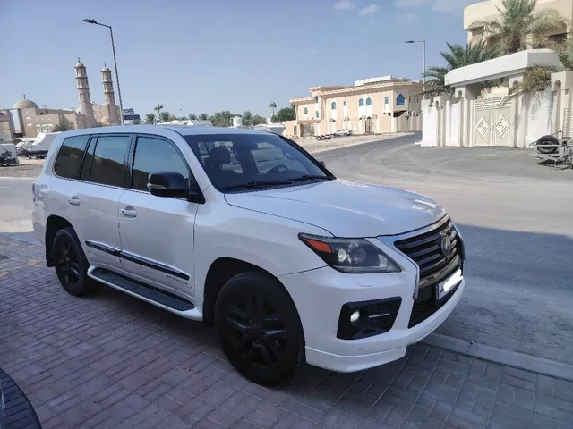 صورة 2013 لكزس LX 570