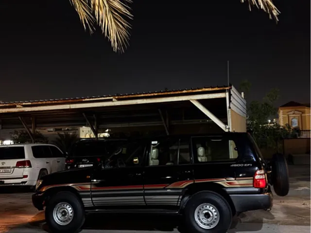 Photo of 2004 Toyota Land Cruiser GXR