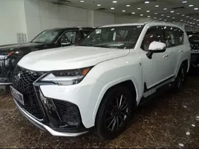 صورة 2023 لكزس LX 600 اف سبورت