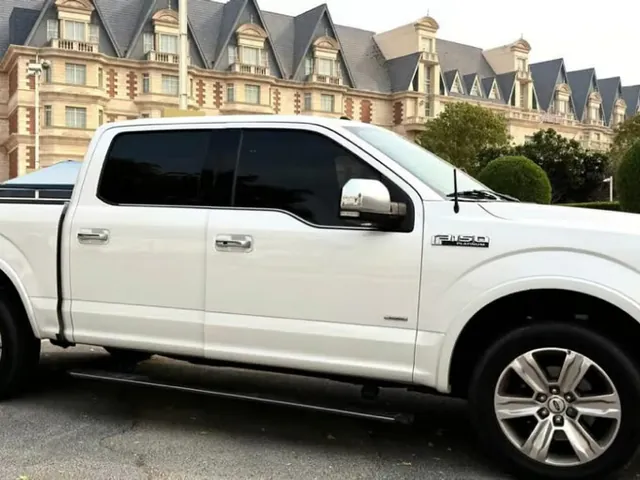 صورة 2017 فورد F-150 بلاتينيوم