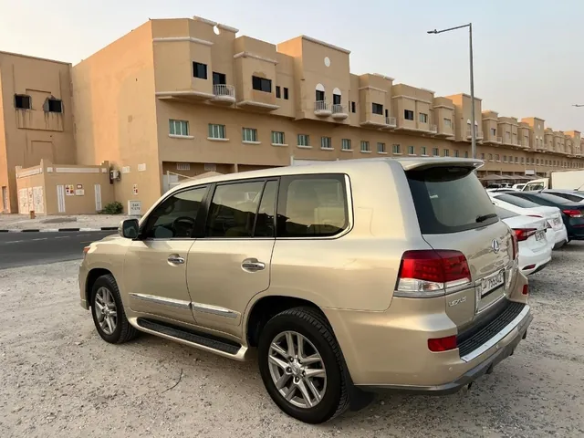 صورة 2013 لكزس LX 570
