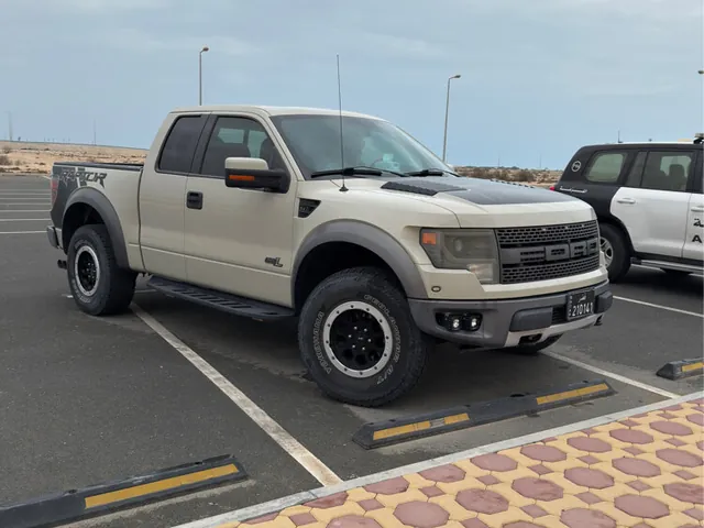 صورة 2013 فورد F-150 SVT رابتر