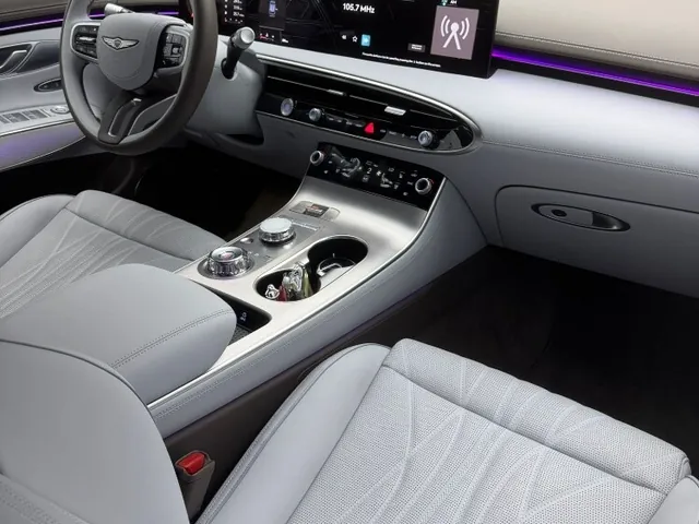 Photo of 2025 Genesis GV70