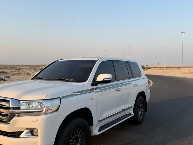 صورة 2018 تويوتا لاند كروزر VXR
