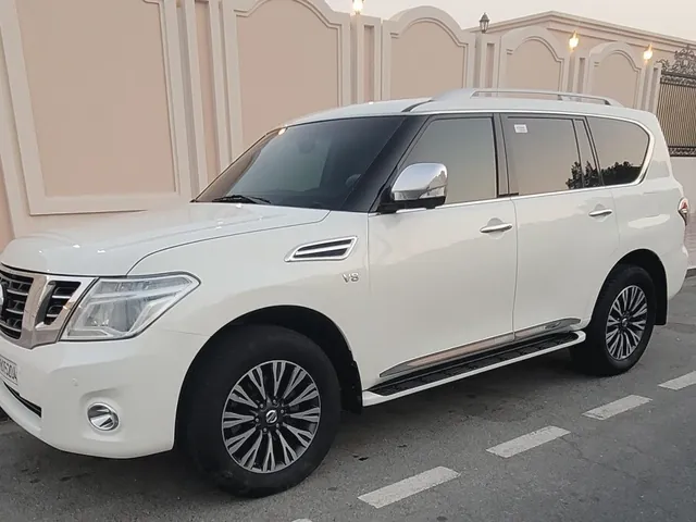 صورة 2015 نيسان باترول بلاتينيوم