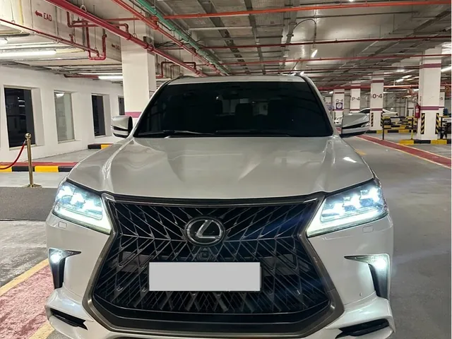 Photo of 2020 Lexus LX 570 Black Edition
