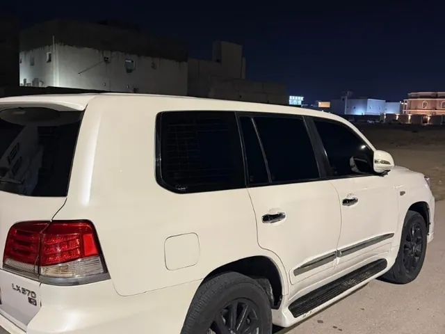 صورة 2010 لكزس LX 570