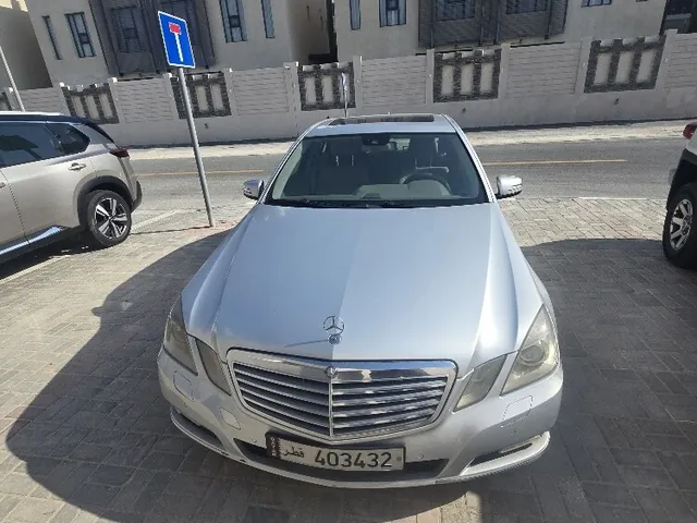 صورة 2010 مرسيدس-بنز E 300