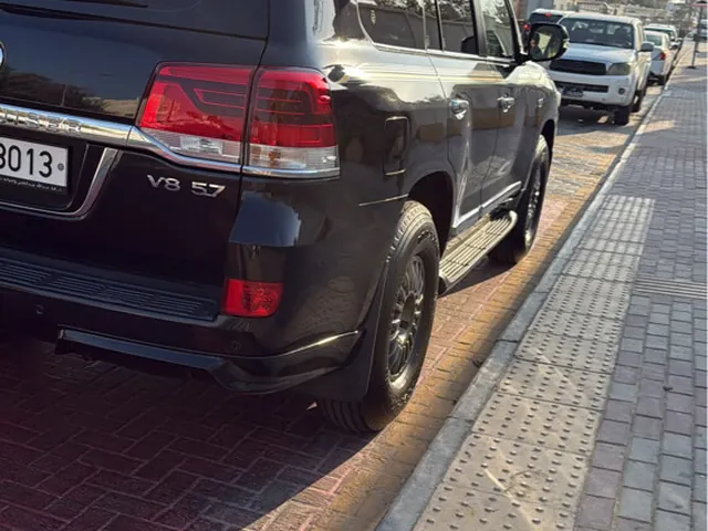 Photo of 2017 Toyota Land Cruiser VXR