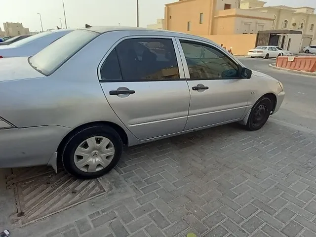 صورة 2009 ميتسوبيشي لانسر