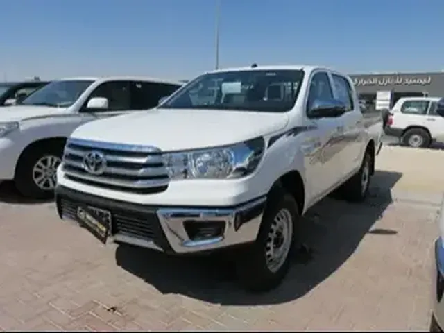 صورة 2024 تويوتا هايلكس SR5