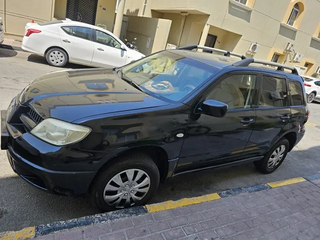 صورة 2007 ميتسوبيشي أوتلاندر