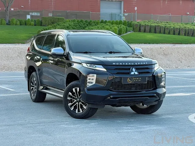 صورة 2022 ميتسوبيشي باجيرو سبورت