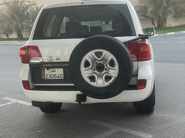 صورة 2014 تويوتا لاند كروزر G
