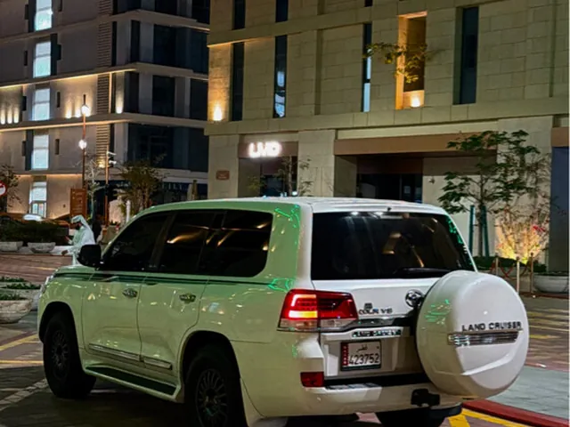 Photo of 2017 Toyota Land Cruiser GXR
