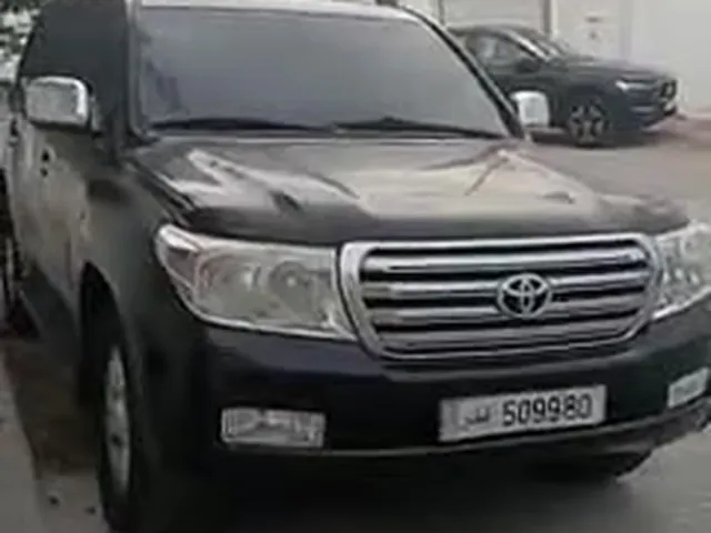صورة 2010 تويوتا لاند كروزر VXR