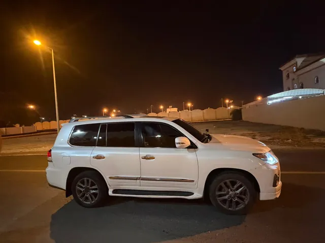 Photo of 2013 Lexus LX 570