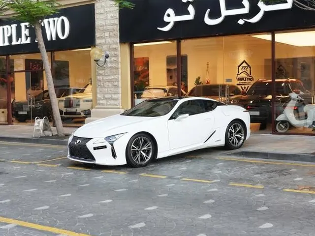 Photo of 2017 Lexus LS 500h