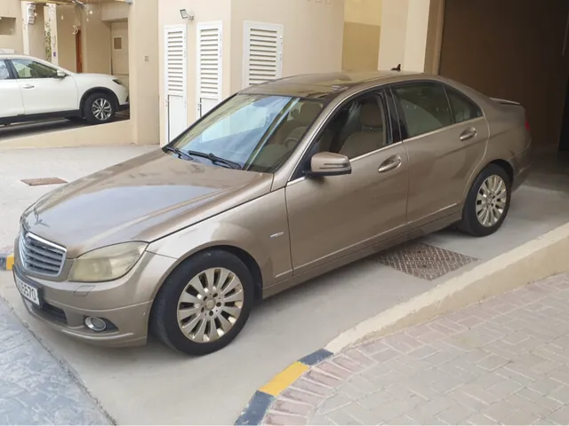 صورة 2011 مرسيدس-بنز C 200