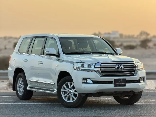 صورة 2020 تويوتا لاند كروزر VXR