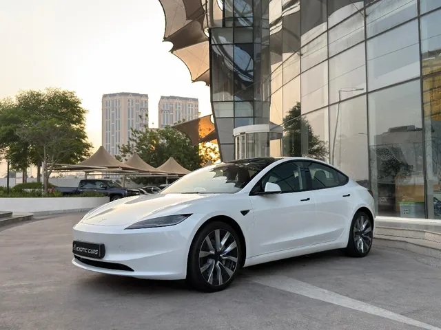 صورة 2025 تيسلا Model 3 لونج رينج