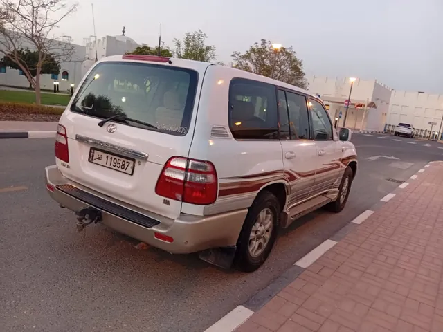 صورة 2005 تويوتا لاند كروزر GX