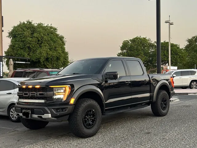 صورة 2023 فورد F-150 رابتور روش