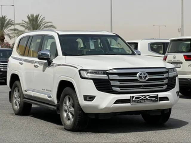 صورة 2023 تويوتا لاند كروزر VX