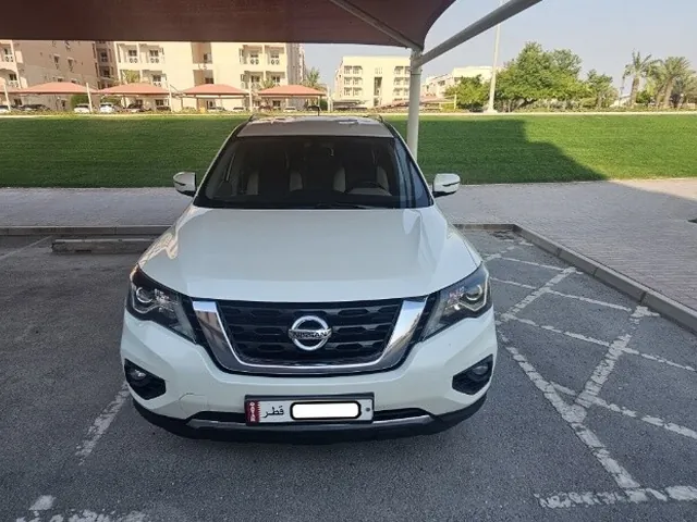 صورة 2018 نيسان باثفايندر LE