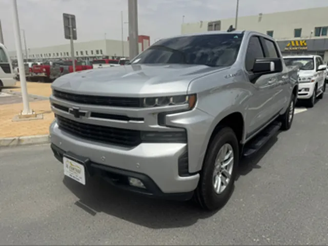 صورة 2021 شيفروليه سيلفرادو RST