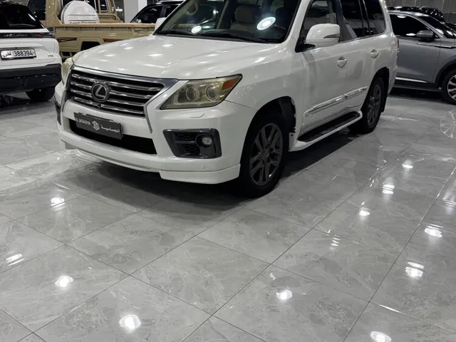 Photo of 2013 Lexus LX 570