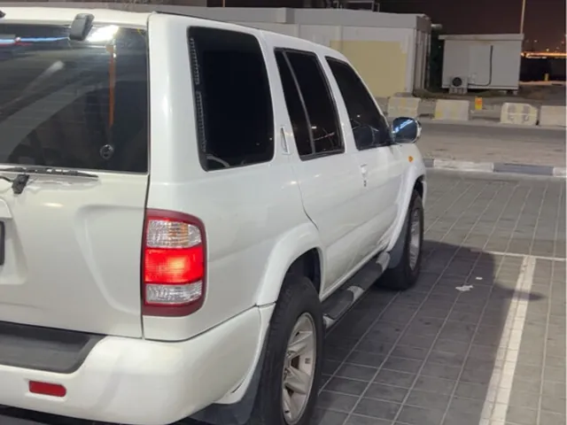 Photo of 2001 Nissan Pathfinder SL
