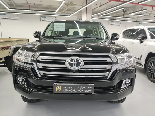صورة 2020 تويوتا لاند كروزر VXR