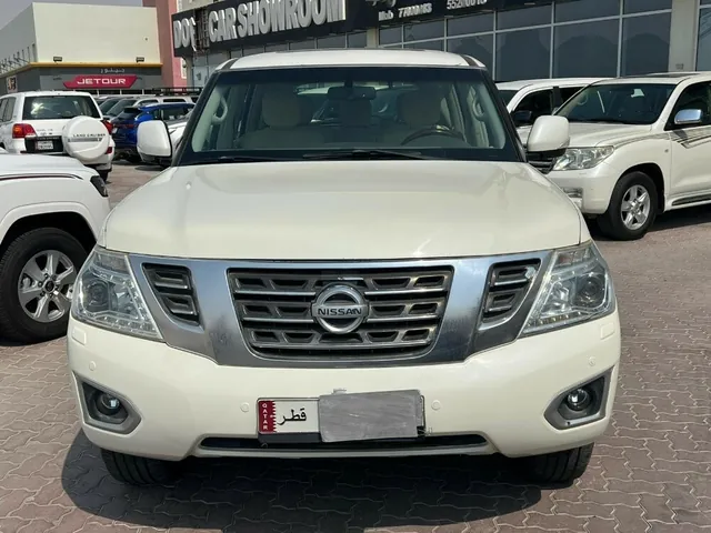 صورة 2015 نيسان باترول SE