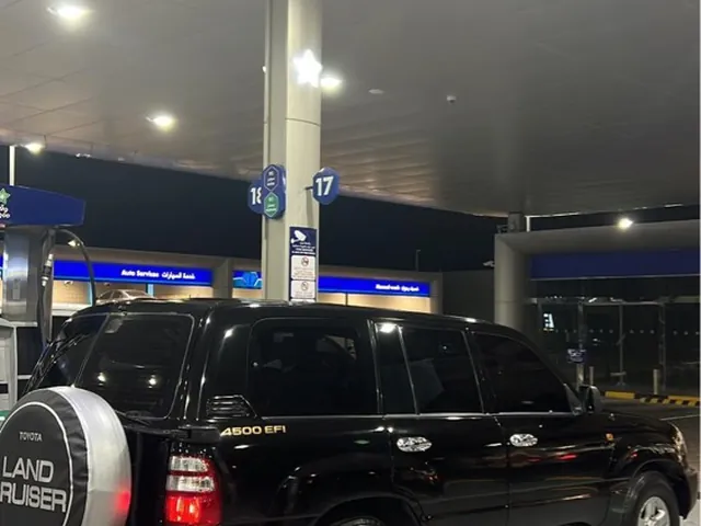 Photo of 2004 Toyota Land Cruiser G