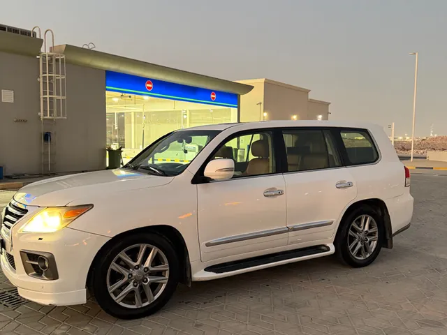 Photo of 2014 Lexus LX 570