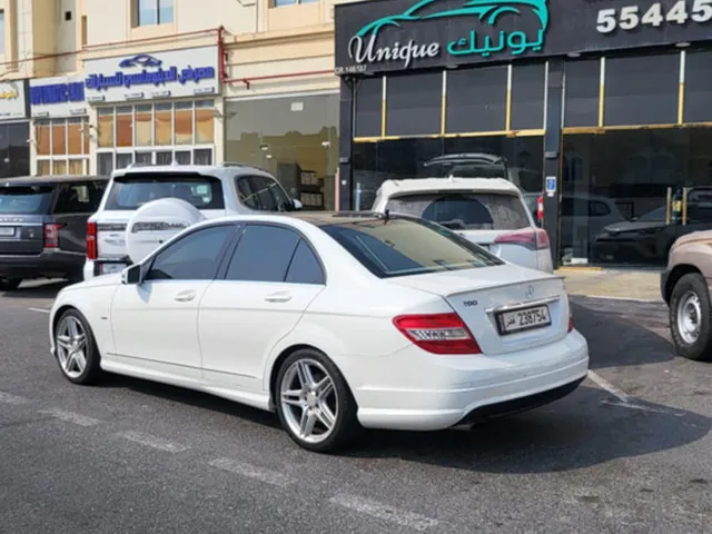 صورة 2010 مرسيدس-بنز C 200