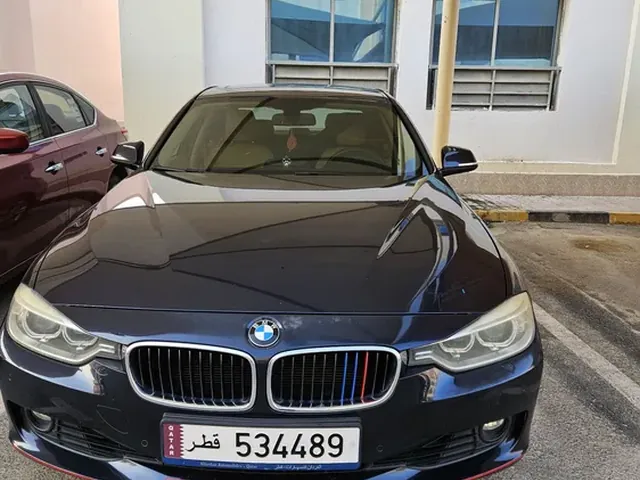 صورة 2012 بي إم دبليو الفئة الثالثة 320i
