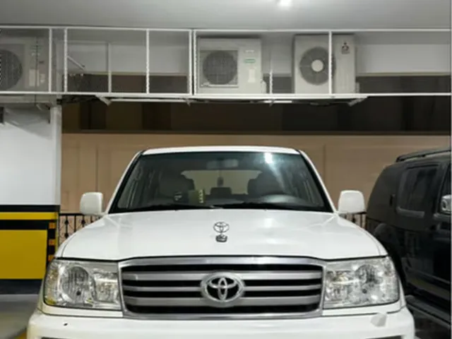 صورة 2006 تويوتا لاند كروزر GX