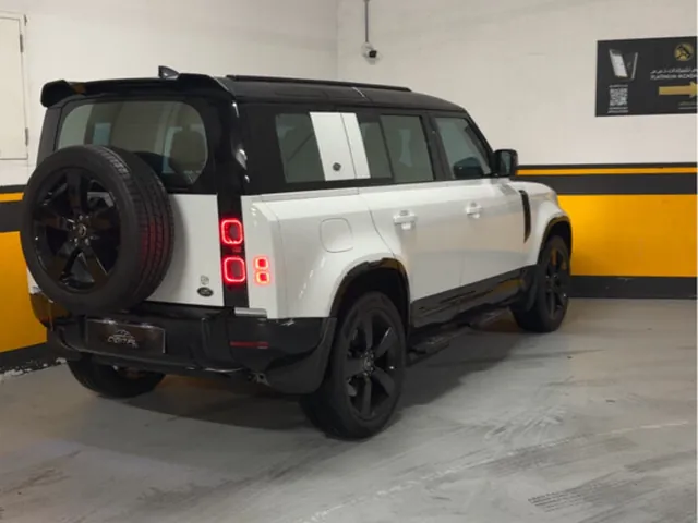 Photo of 2023 Land Rover Defender 110 HSE