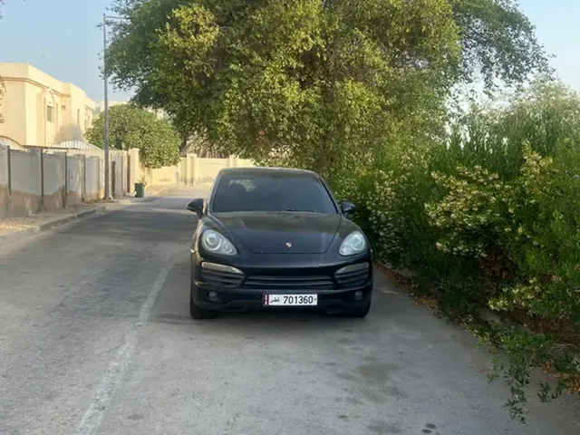 Photo of 2012 Porsche Cayenne Platinum Edition