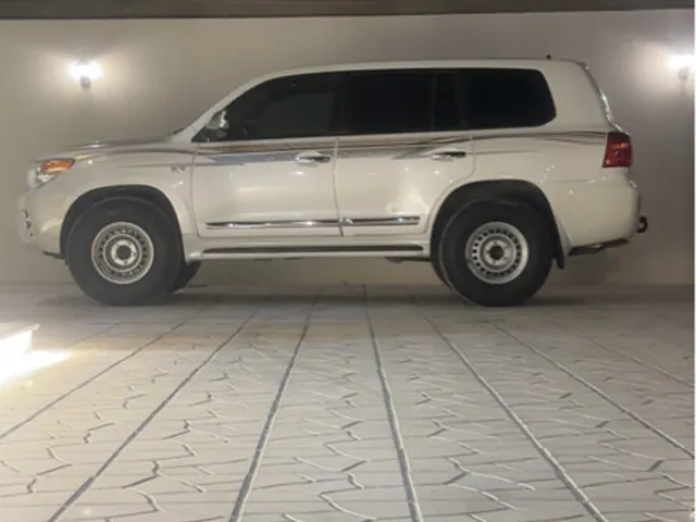 Photo of 2013 Toyota Land Cruiser VXR
