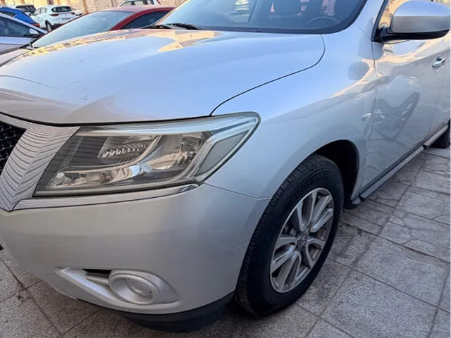 Photo of 2015 Nissan Pathfinder Platinum
