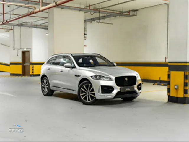 صورة 2017 جاكوار F-Pace آر-سبورت