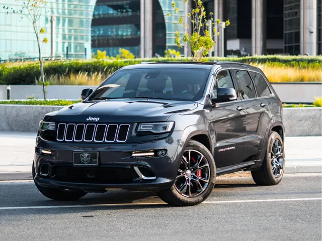 صورة 2015 جيب جراند شيروكي SRT