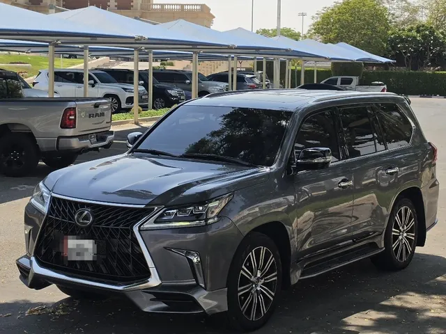 صورة 2019 لكزس LX 570 S