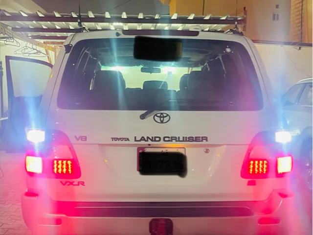 صورة 2000 تويوتا لاند كروزر VXR