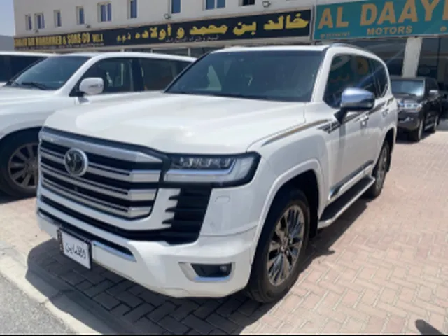 صورة 2022 تويوتا لاند كروزر VXR